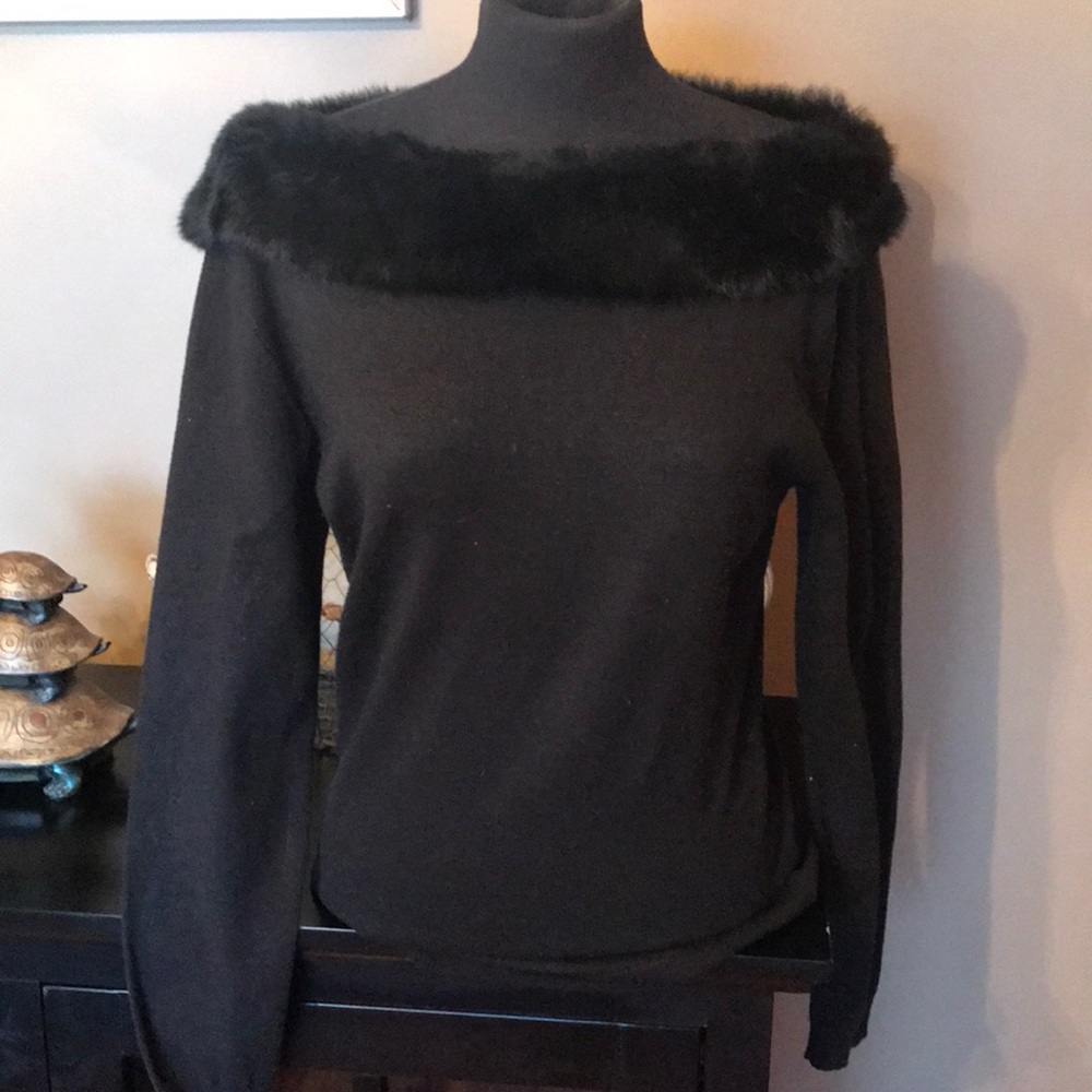 Cache faux fur black sweater